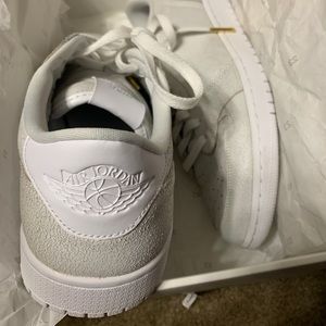 Jordan 1 low Triple white